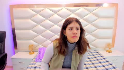 Snapshot of miaqueen021 chatting on 7, 2, 2025 Sweetie Mia online show from 7, 2, 2025