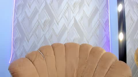 Mia Quevedo online show from 14, 2, 2025