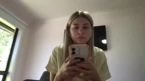Snapshot of miariver chatting on 12, 12, 2024 mia online show from 12, 12, 2024