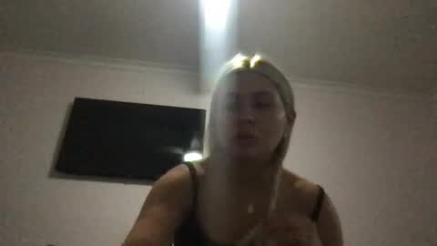 Snapshot of miariver chatting on 17, 12, 2024 mia online show from 17, 12, 2024