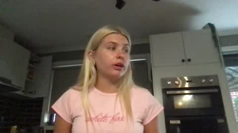 Snapshot of miariver chatting on 6, 1, 2025 mia online show from 6, 1, 2025