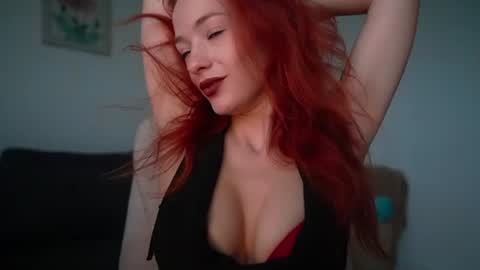 Snapshot of miarouge_me chatting on 5, 7, 2026 Mia online show from 5, 7, 2026