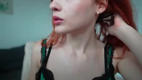 Snapshot of miarouge_me chatting on 7, 7, 2026 Mia online show from 7, 7, 2026