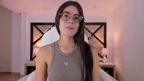 Mia online show from 1, 2, 2025