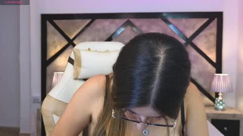 Snapshot of miasilverr chatting on 22, 4, 2026 Mia online show from 22, 4, 2026