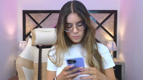 Snapshot of miasilverr chatting on 20, 5, 2026 Mia online show from 20, 5, 2026
