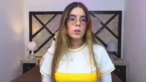 Snapshot of miasilverr chatting on 17, 6, 2026 Mia online show from 17, 6, 2026