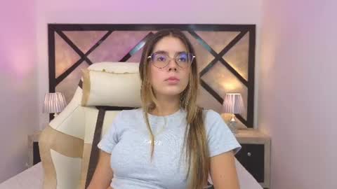 Snapshot of miasilverr chatting on 19, 6, 2026 Mia online show from 19, 6, 2026