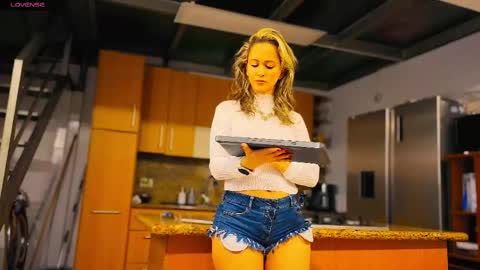 miasiren online show from 6, 6, 2026