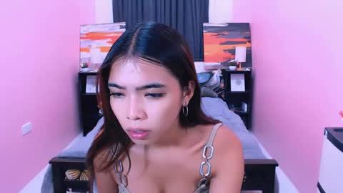 Snapshot of miasmith09 chatting on 30, 4, 2026 Pau and jence online show from 30, 4, 2026