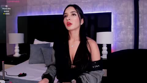 Mia Sweetth online show from 28, 1, 2025