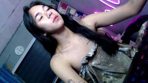 Snapshot of miatrixs chatting on 28, 11, 2025 Mia online show from 28, 11, 2025