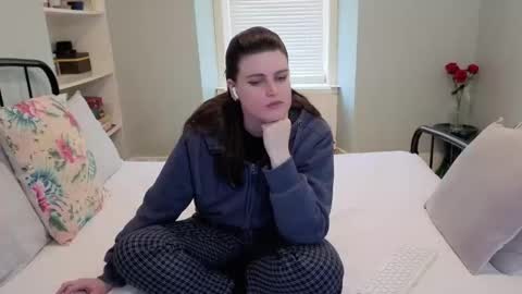 Snapshot of miawallace__ chatting on 27, 2, 2026 Mia online show from 27, 2, 2026