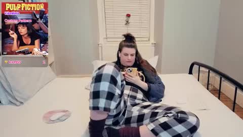 Snapshot of miawallace__ chatting on 15, 4, 2026 Mia online show from 15, 4, 2026