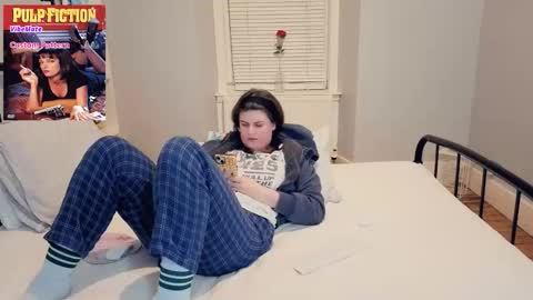 Snapshot of miawallace__ chatting on 16, 4, 2026 Mia online show from 16, 4, 2026