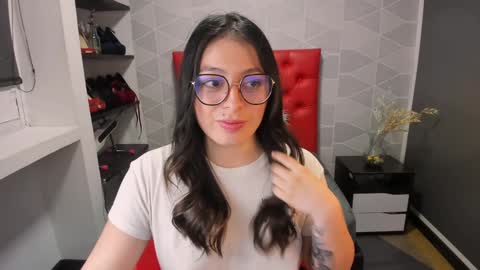 Snapshot of miawils_ chatting on 12, 12, 2024 M I A W I L S online show from 12, 12, 2024