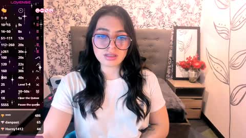 Snapshot of miawils_ chatting on 13, 12, 2024 M I A W I L S online show from 13, 12, 2024