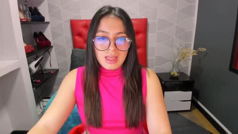 Snapshot of miawils_ chatting on 13, 12, 2024 M I A W I L S online show from 13, 12, 2024