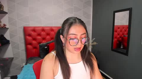 Snapshot of miawils_ chatting on 8, 2, 2025 M I A W I L S online show from 8, 2, 2025