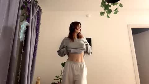 Snapshot of michelinacaneza chatting on 21, 12, 2025 Mary online show from 21, 12, 2025