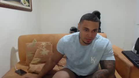 Snapshot of michelle_allen0104 chatting on 5, 3, 2025 michelle_allen0104 online show from 5, 3, 2025