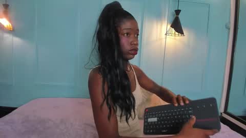 michellepose online show from 28, 11, 2025