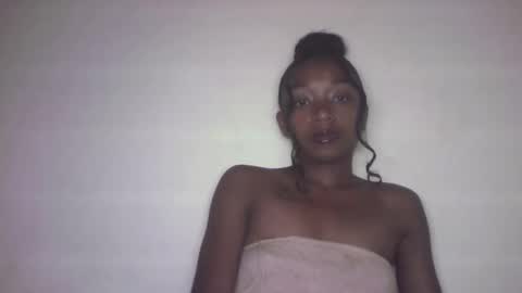 Snapshot of michou_69 chatting on 24, 5, 2026 michou_69 online show from 24, 5, 2026
