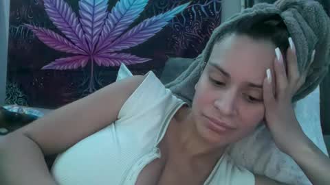 Snapshot of micielo87 chatting on 4, 3, 2025 Skye online show from 4, 3, 2025