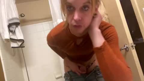 mickisofine online show from 2, 1, 2025