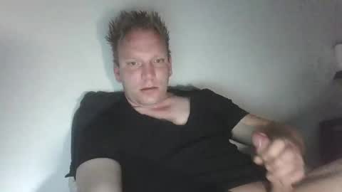 mickkxl online show from 20, 4, 2026