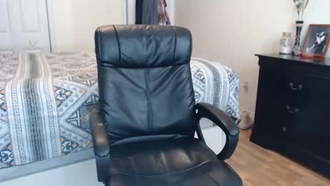 Snapshot of midsummernightsdream chatting on 4, 3, 2025 MidsummerNightsDream online show from 4, 3, 2025