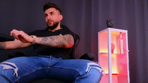 MightyAaron online show from 1, 2, 2025