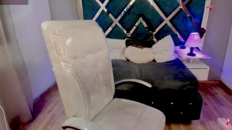 Snapshot of miia_thompson_1 chatting on 10, 12, 2024 M I I A online show from 10, 12, 2024