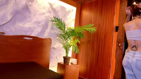 Snapshot of miiaa_cooper chatting on 29, 6, 2026 CALL ME MIA online show from 29, 6, 2026