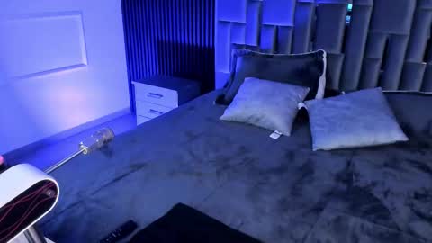 Mia Monroe online show from 19, 11, 2025