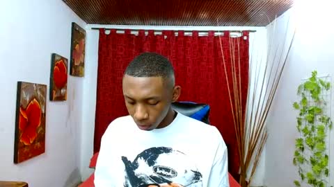 Snapshot of miilo18 chatting on 19, 5, 2026 milo online show from 19, 5, 2026
