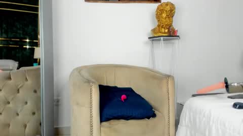 Snapshot of mikaelastonne chatting on 11, 11, 2025 Mikaela blondie bigass online show from 11, 11, 2025