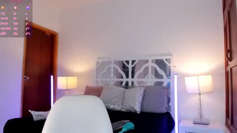 Snapshot of mikaelastonne chatting on 17, 12, 2025 Mikaela blondie bigass online show from 17, 12, 2025