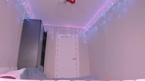 Snapshot of mikaella_nicole chatting on 28, 4, 2026 mikaella_nicole online show from 28, 4, 2026