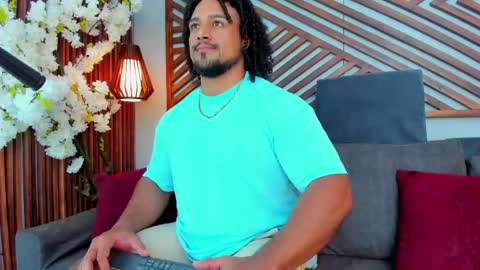 Snapshot of mike_estevess chatting on 20, 5, 2026 online show from 20, 5, 2026