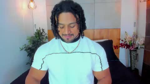 Snapshot of mike_estevess chatting on 20, 7, 2026 online show from 20, 7, 2026