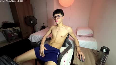 Mike Pineapple online show from 10, 1, 2026