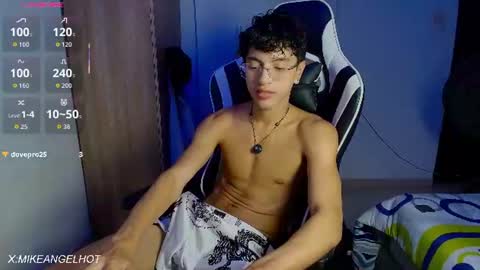 Snapshot of mike_pineapple chatting on 27, 6, 2026 Mike Pineapple online show from 27, 6, 2026