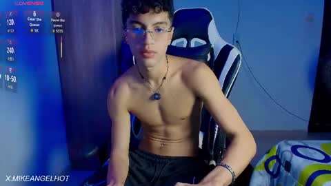 Snapshot of mike_pineapple chatting on 3, 7, 2026 Mike Pineapple online show from 3, 7, 2026