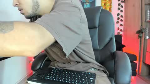 Snapshot of mikee_scooth chatting on 27, 12, 2024 mikee_scooth online show from 27, 12, 2024