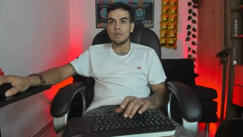 mikee_scooth online show from 4, 1, 2025