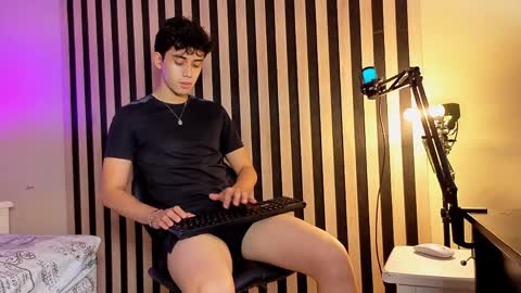 Snapshot of mikevoss_ chatting on 24, 5, 2026 Mike online show from 24, 5, 2026