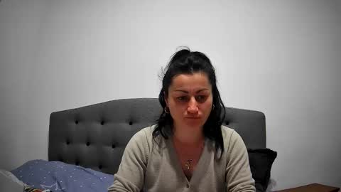 Mikyloveu online show from 12, 2, 2025