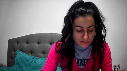 Mikyloveu online show from 4, 2, 2026