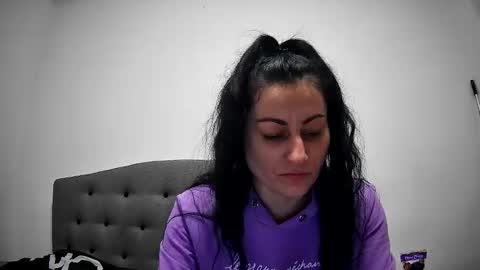 Mikyloveu online show from 4, 3, 2026